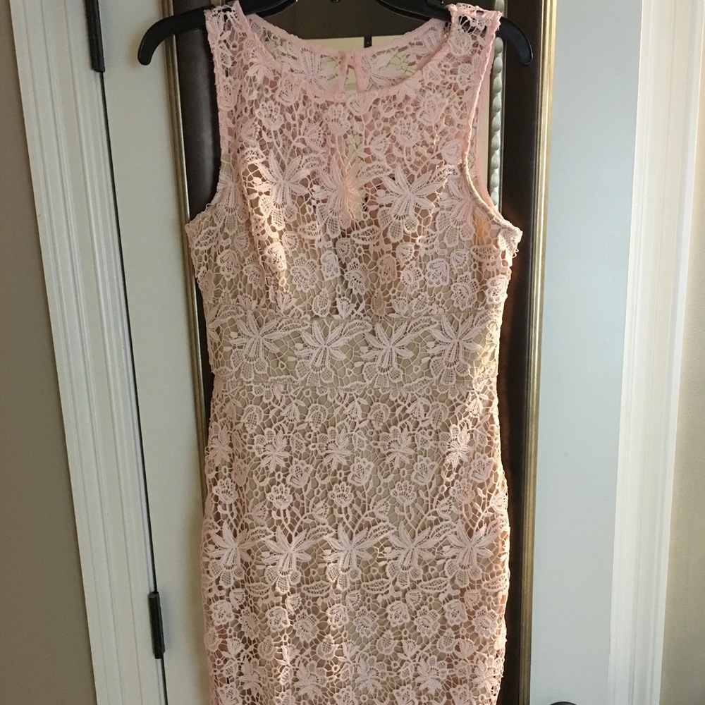 ❤️EUC Pink lace Bisou Bisou dress